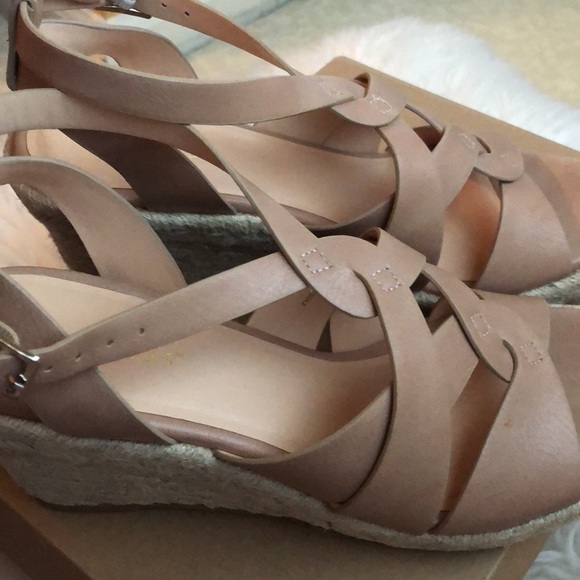 Francesca’s Inwood Nude Twistfront sandals. Wedge. NEW IN BOX Spring Summer Shoe - Picture 4 of 6